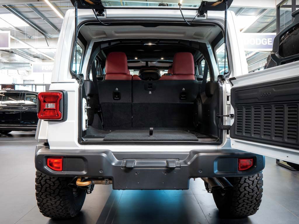 Jeep Wrangler, 6.4 Rubicon 392 V8 4x4 35 Pneu - fotka 6