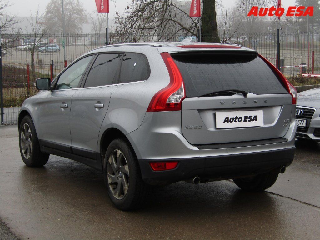 Volvo XC60, 2.4 D 4x4,xenon,kůže - fotka 6