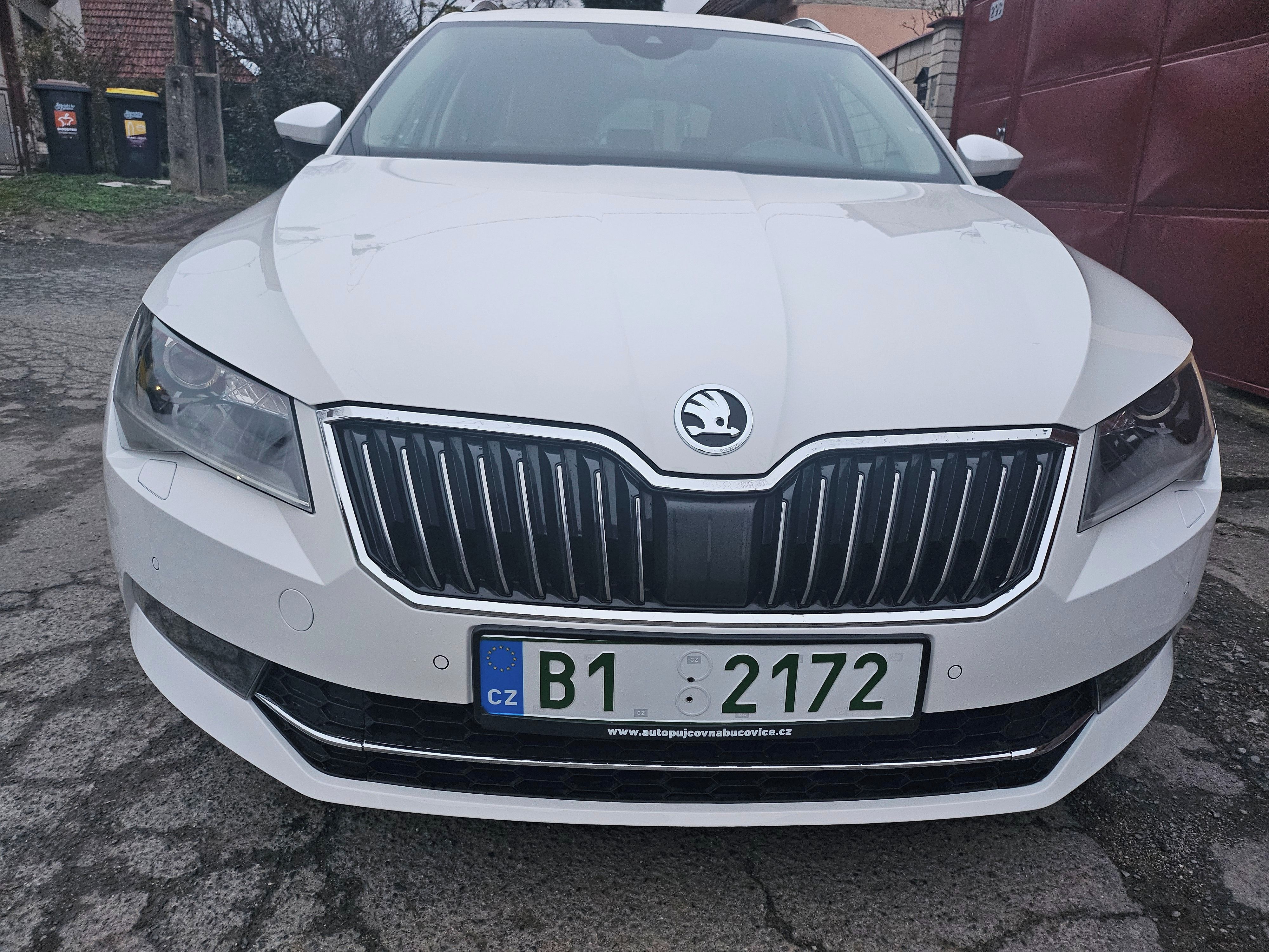 Škoda Superb, 4x4 Combi 110kw,kamera,navi. - fotka 2