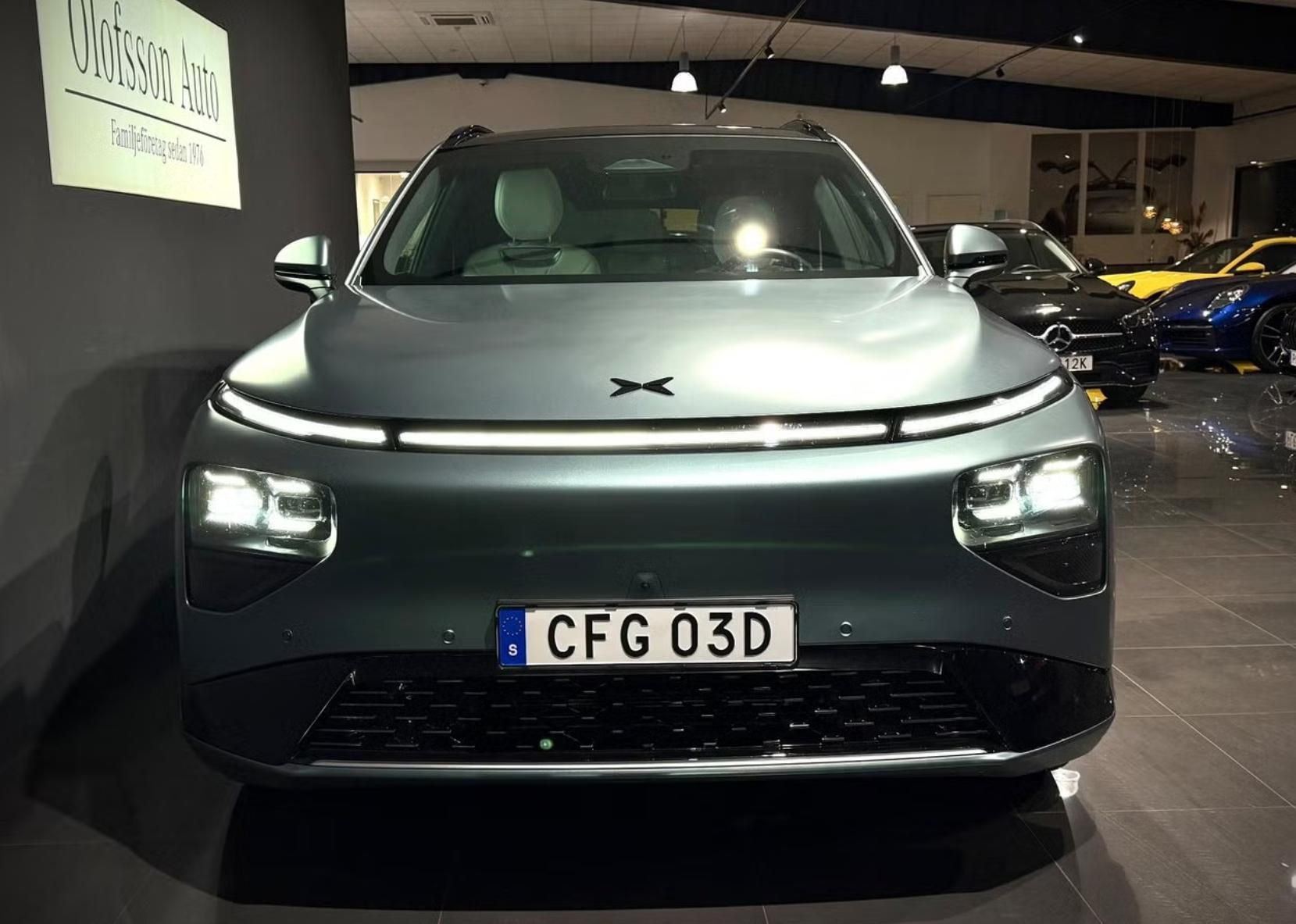 XPENG G9, Performance AWD Vzduch Masáž - fotka 3