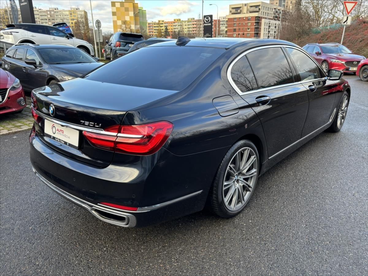 BMW Řada 7, 4,4 i 750Li xDrive Individual - fotka 5