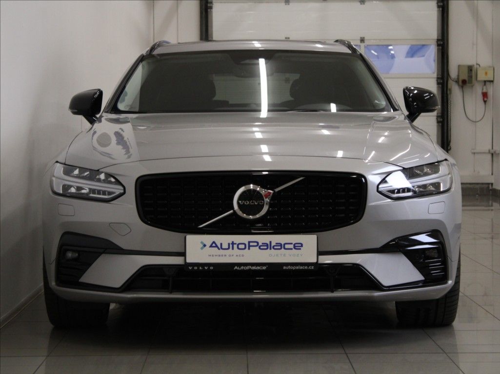 Volvo V90, 2,0 B6 AWD Ultimate Dark B&W - fotka 2