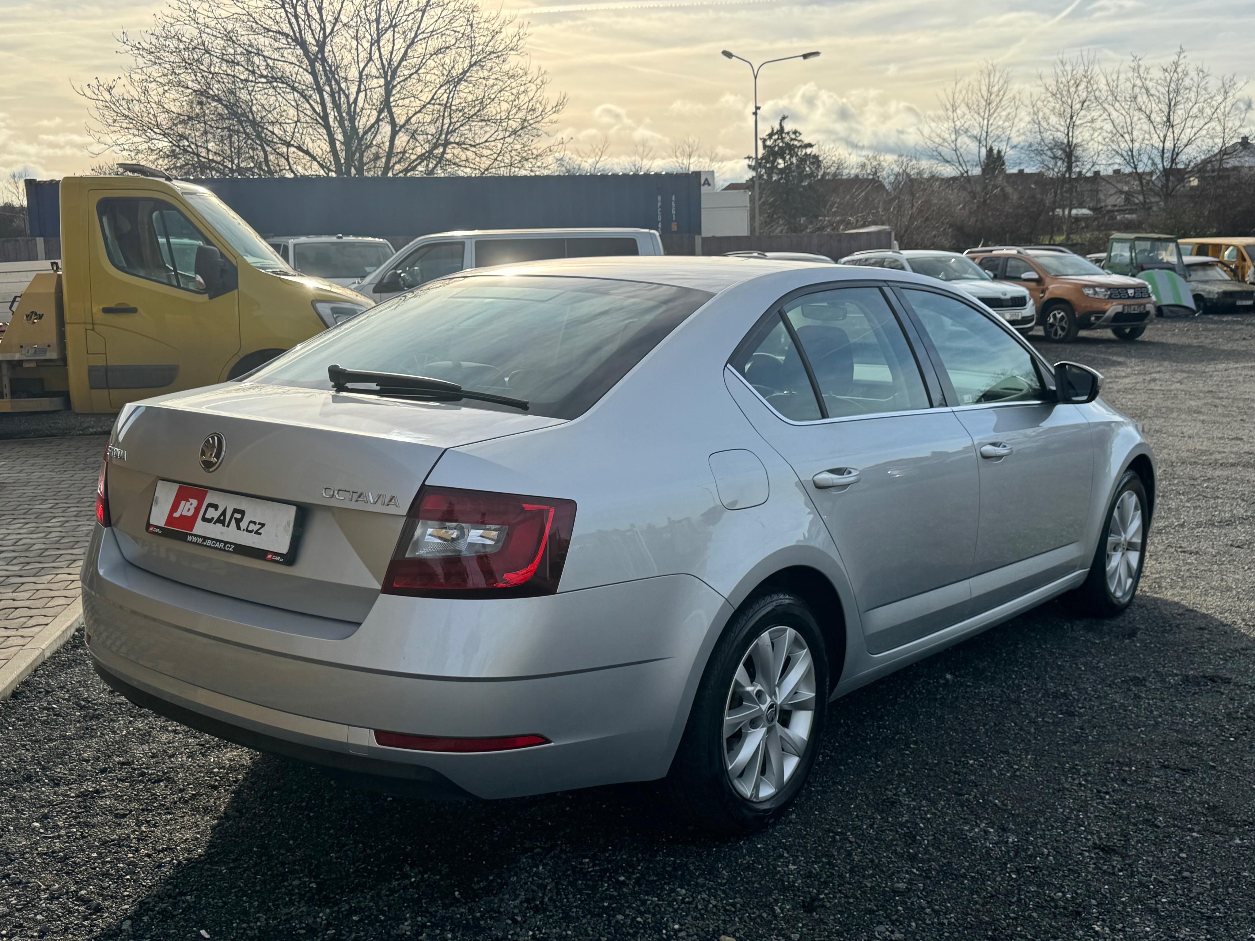 Škoda Octavia, 1.6 TDI 85 KW STYLE - fotka 2