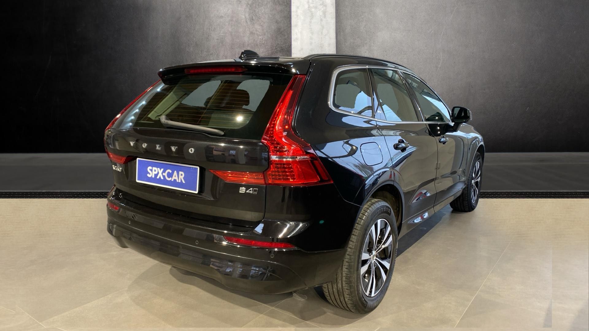 Volvo XC60, MOMENTUM PRO, B4 AWD, 145+10 k - fotka 2