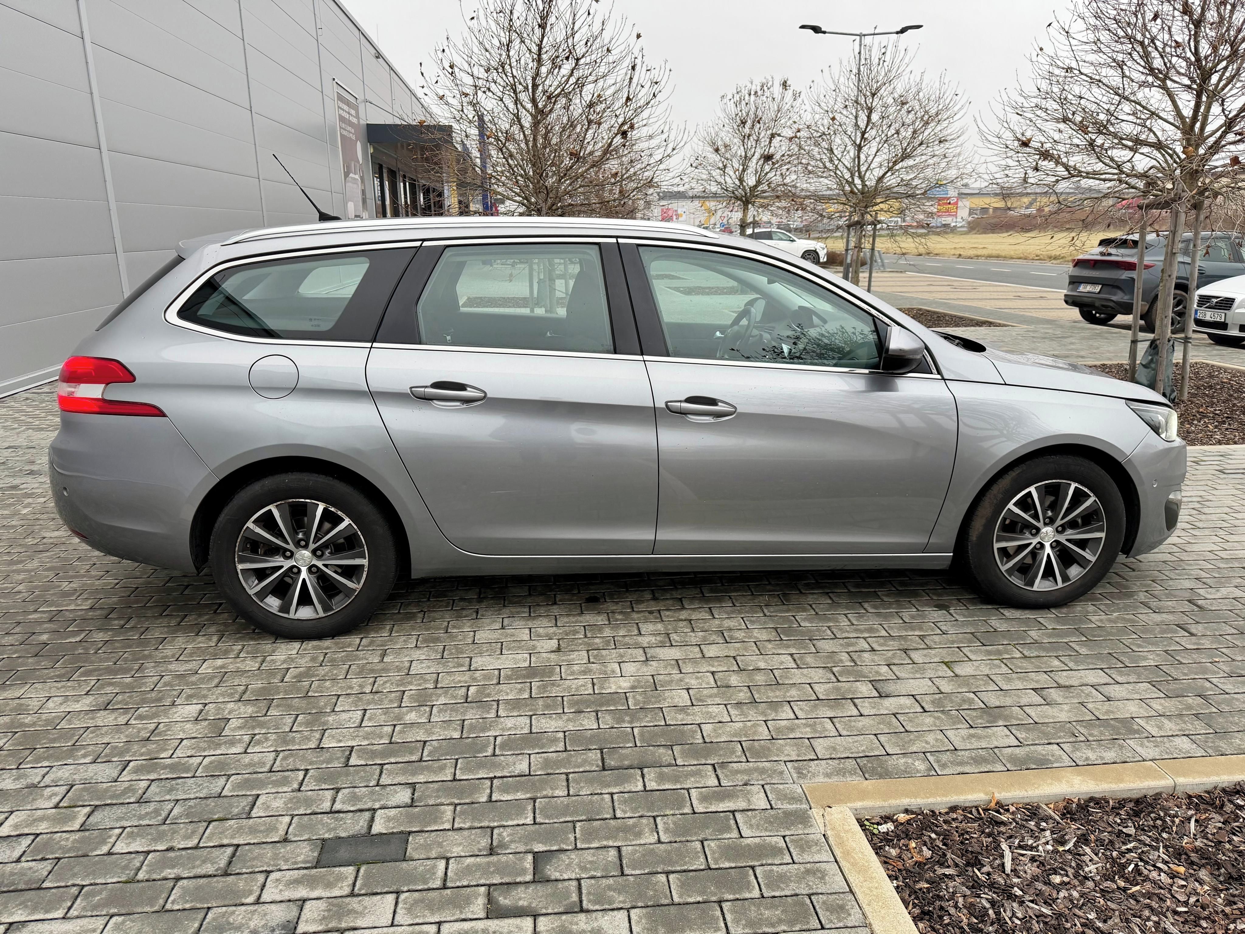 Peugeot 308, 1.6 BLUE HDI ALLURE KOUP. ČR - fotka 4