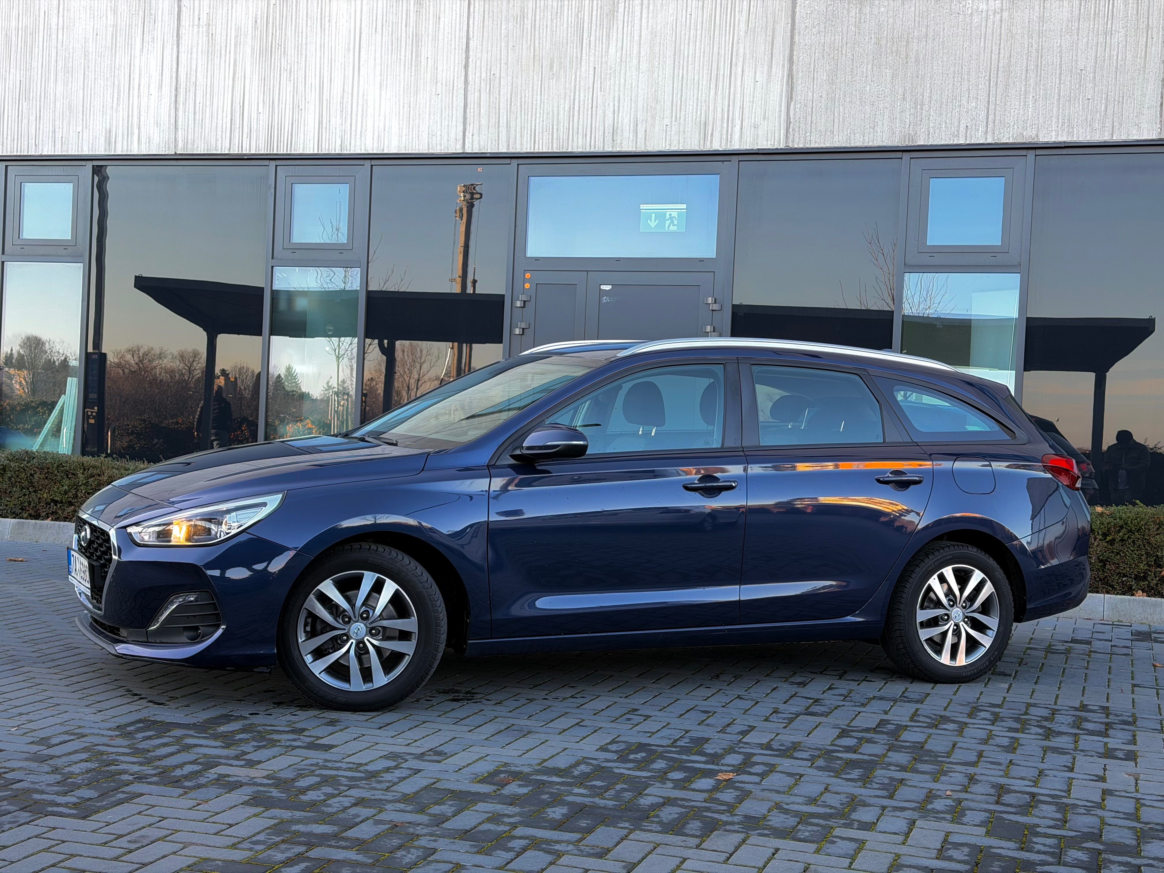 Hyundai i30, 1.0 t-gdi 88 kw / nové brzdy - fotka 4