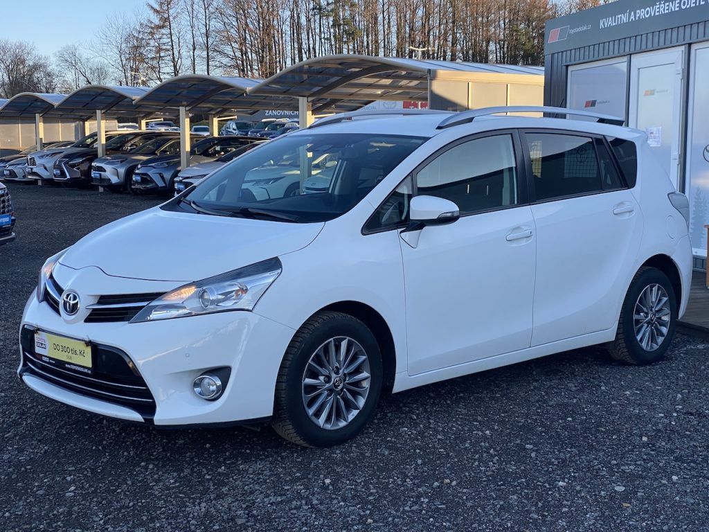 Toyota Verso, 1.8i, ČR, Active Trend, tažné - fotka 3