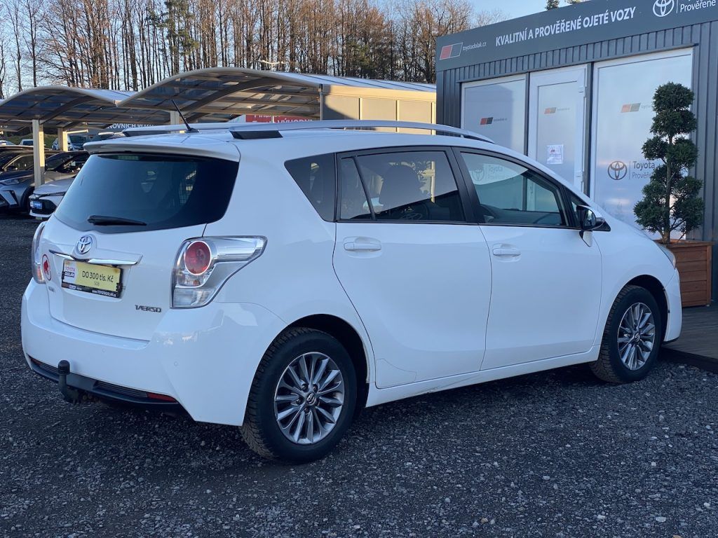 Toyota Verso, 1.8i, ČR, Active Trend, tažné - fotka 6