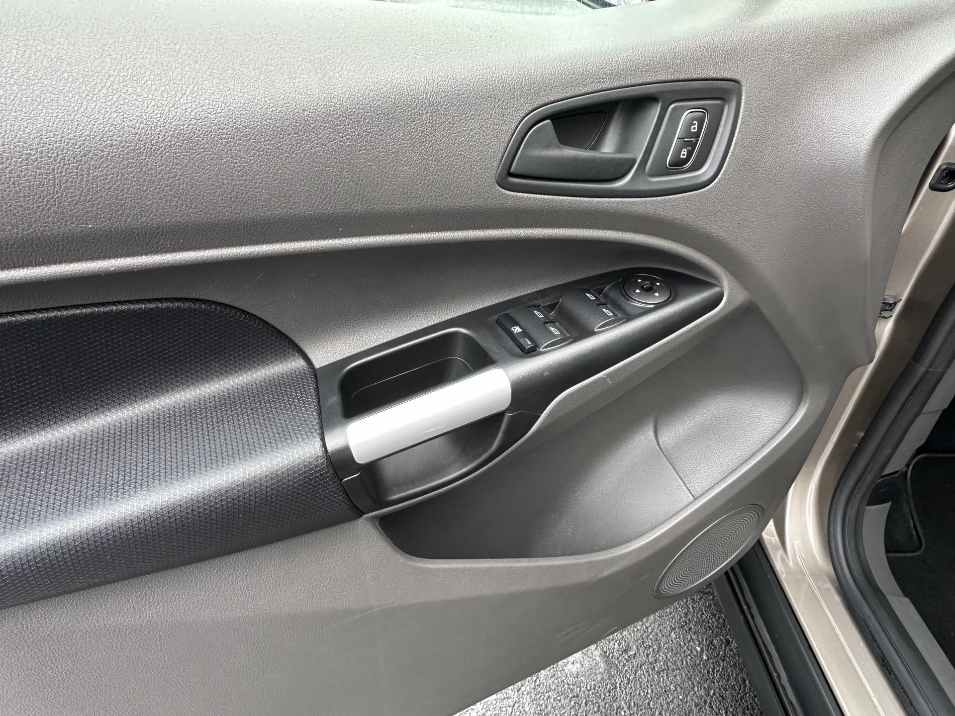 Ford Transit Connect, AUTOMAT*7.Míst*1.5/74kW*1.Maj - fotka 5