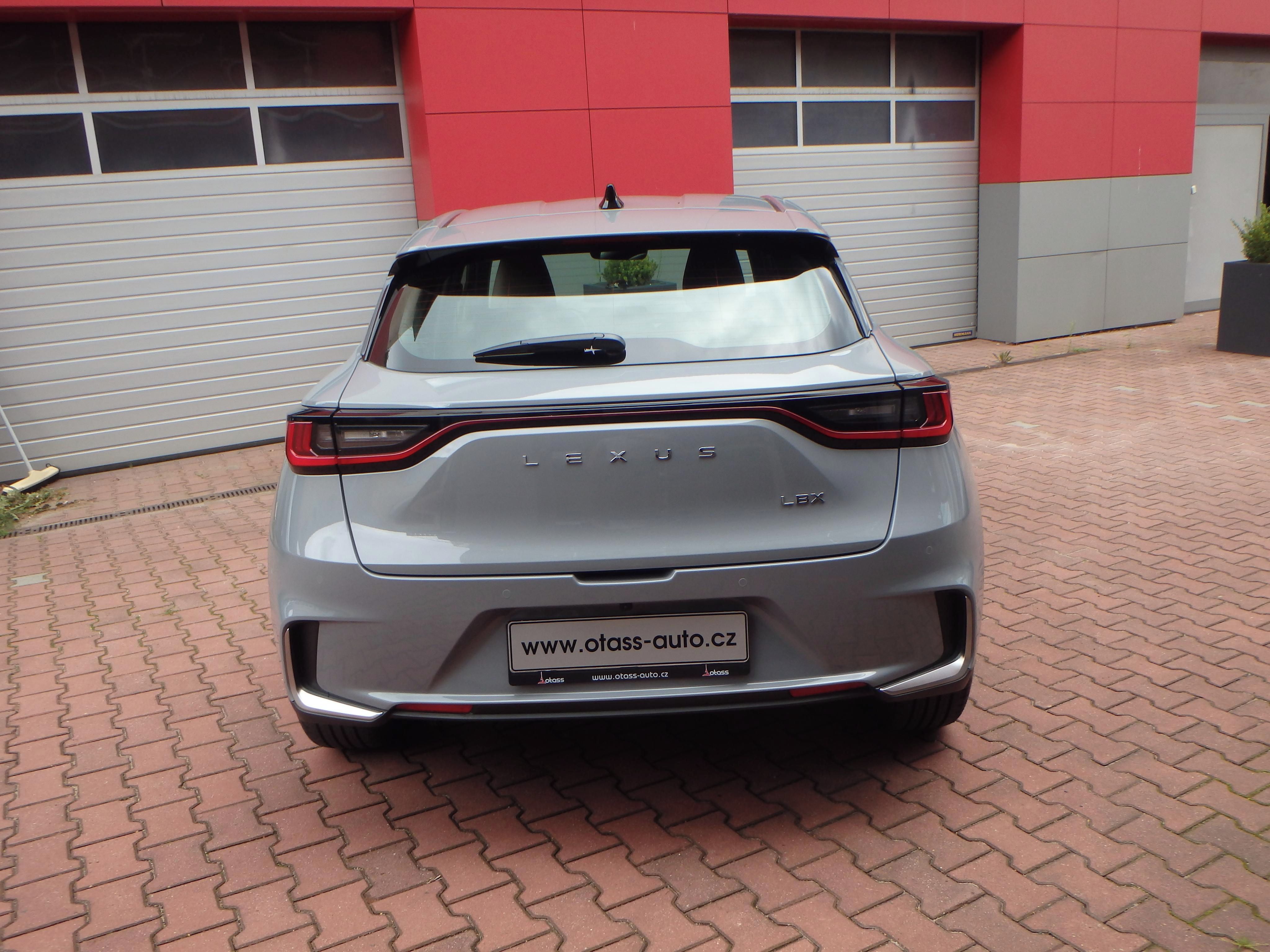 Lexus LBX, 4x4 Elegant Tech,z-5let/160tis - fotka 6
