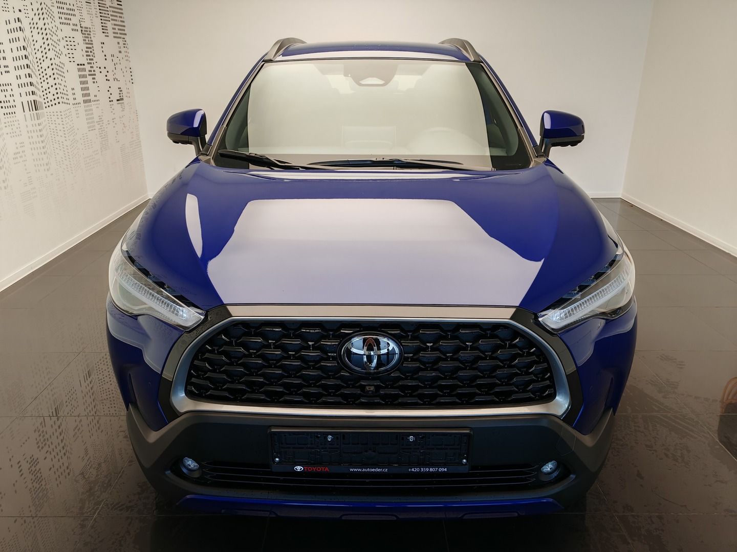 Toyota Corolla Cross, 2,0 Hybrid e-CVT Executive - fotka 2