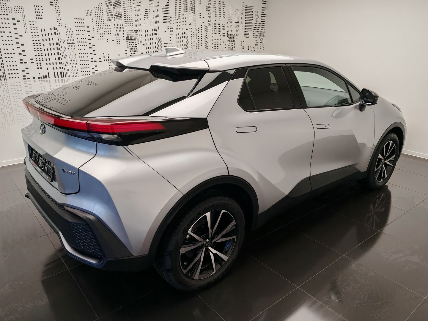 Toyota C-HR, 2.0 Hybrid E-CVT Style - fotka 4