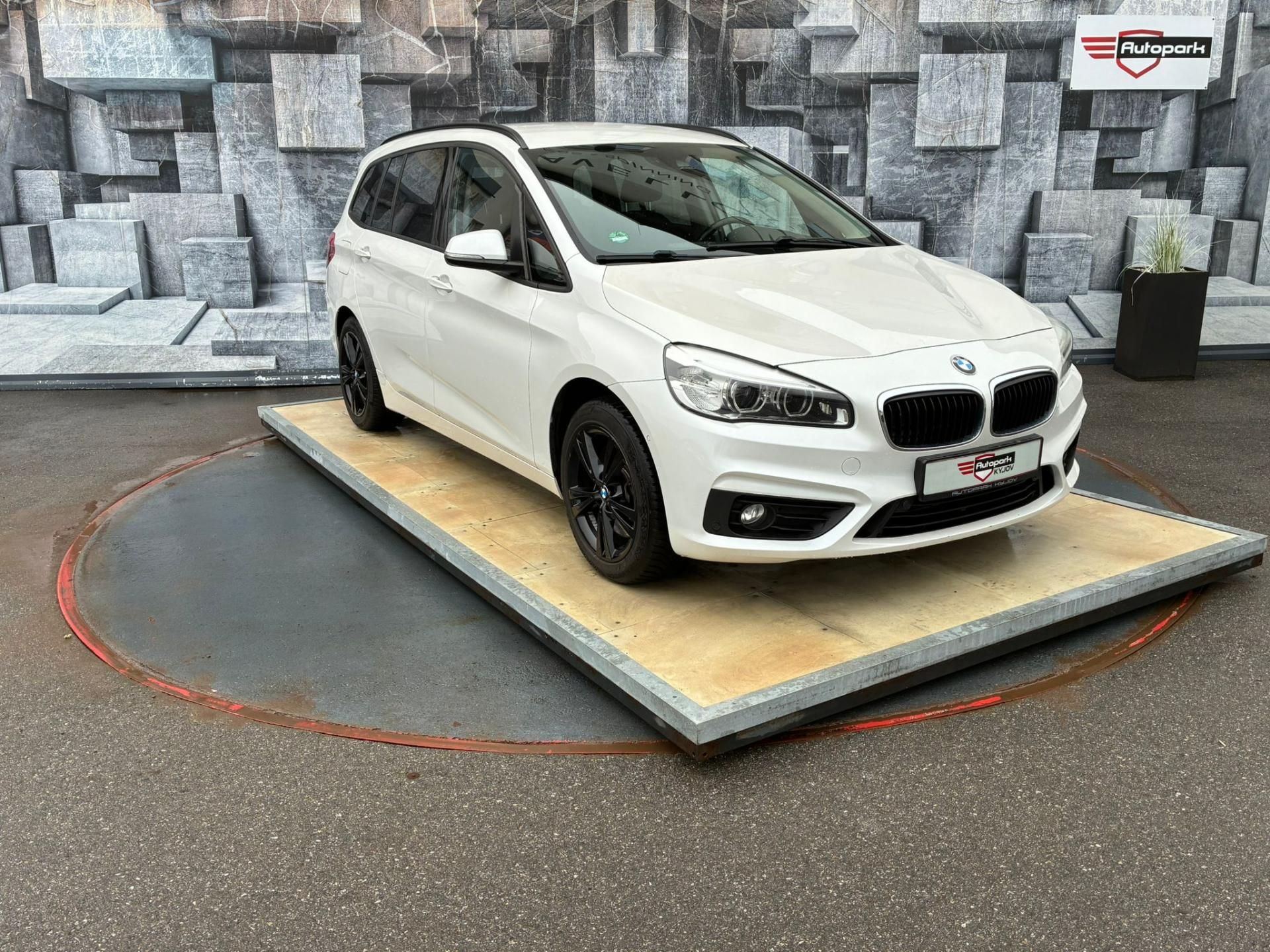 BMW Řada 2, 220i GT, 141KW, 7 MÍST