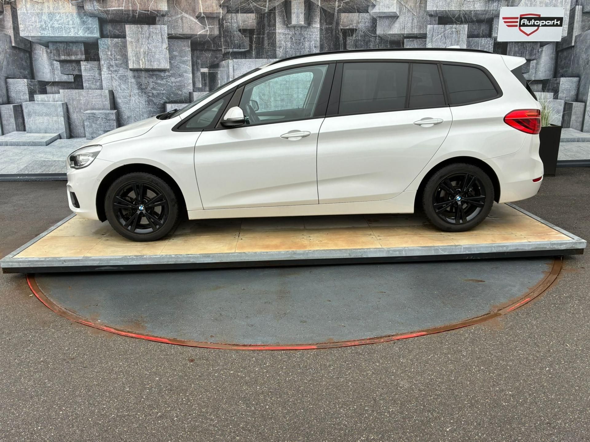 BMW Řada 2, 220i GT, 141KW, 7 MÍST - fotka 4