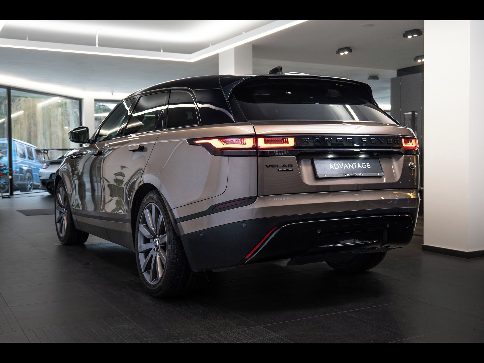 Land Rover Range Rover Velar, D300 Meridian/LED/Vyhřívaná se - fotka 4