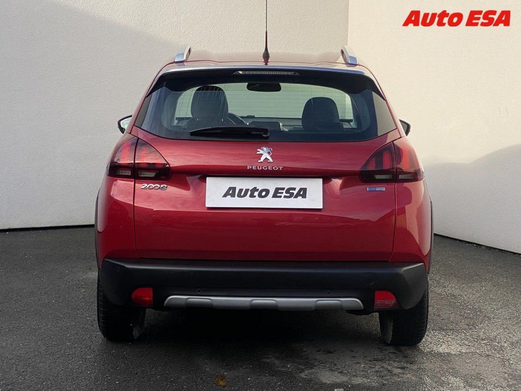 Peugeot 2008, 1.2PT,Allure,AT,navi - fotka 5