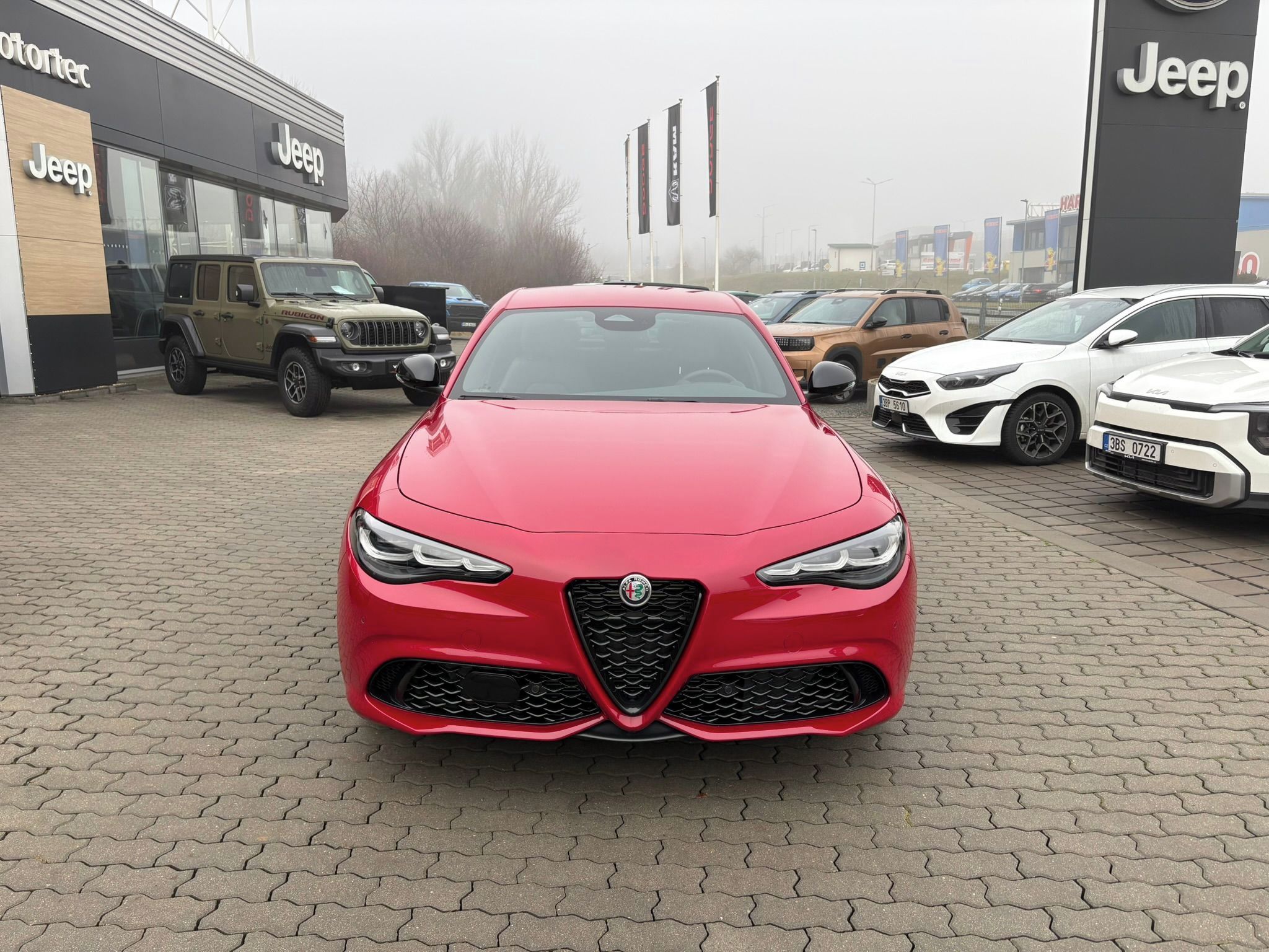 Alfa Romeo Giulia, Intensa 2.0 Turbo 280k AT8 Q4 - fotka 2