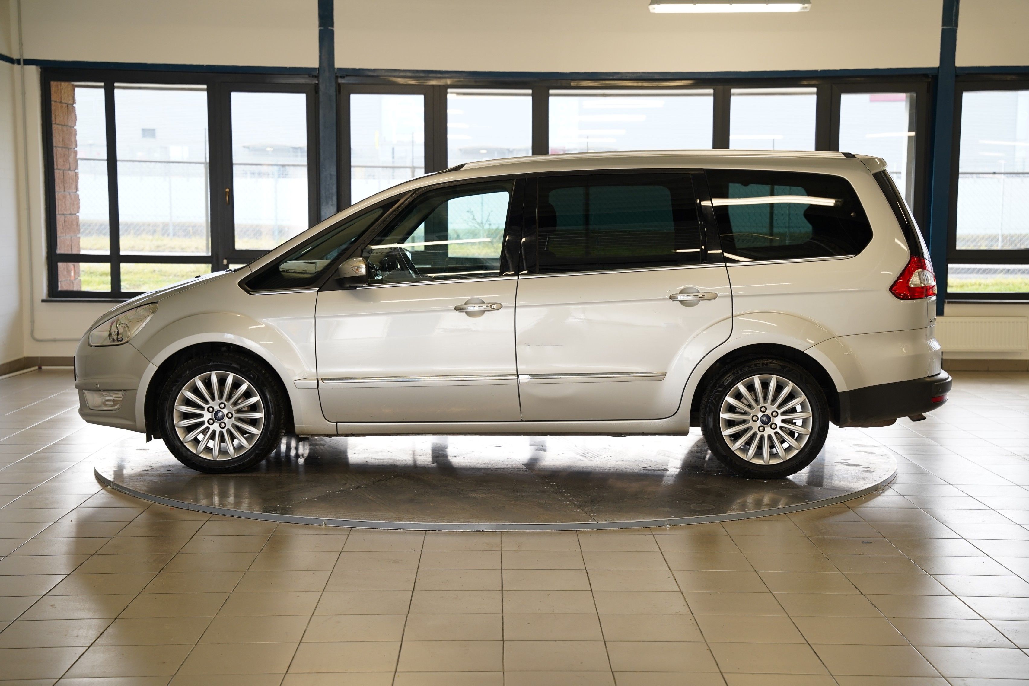 Ford Galaxy, 1.6 EcoBoost 118 kW Ghia - fotka 3