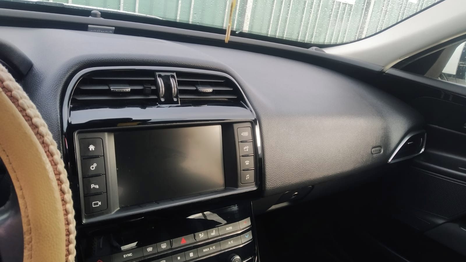 Jaguar XE, Jaguar XE 2.0D manual - fotka 4