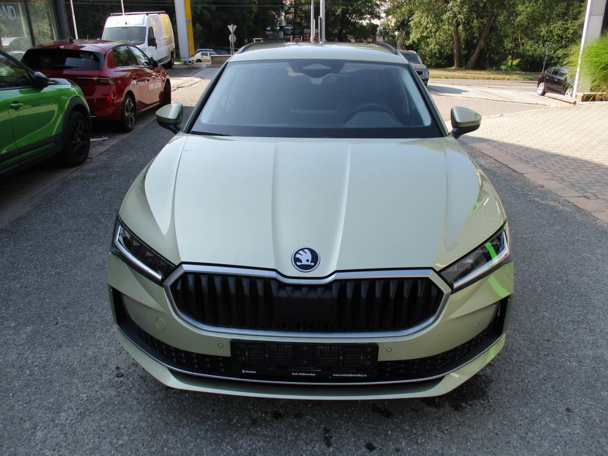 Škoda Superb, Combi Selection 2,0TDI 110kW D - fotka 2