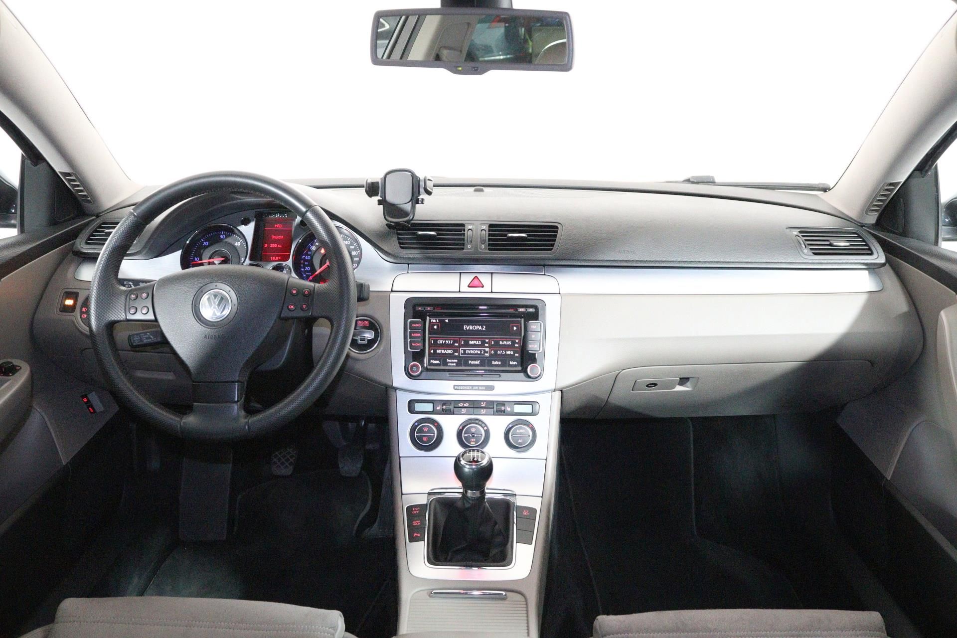 Volkswagen Passat, Limousine Highline 2,0 TDI - fotka 5