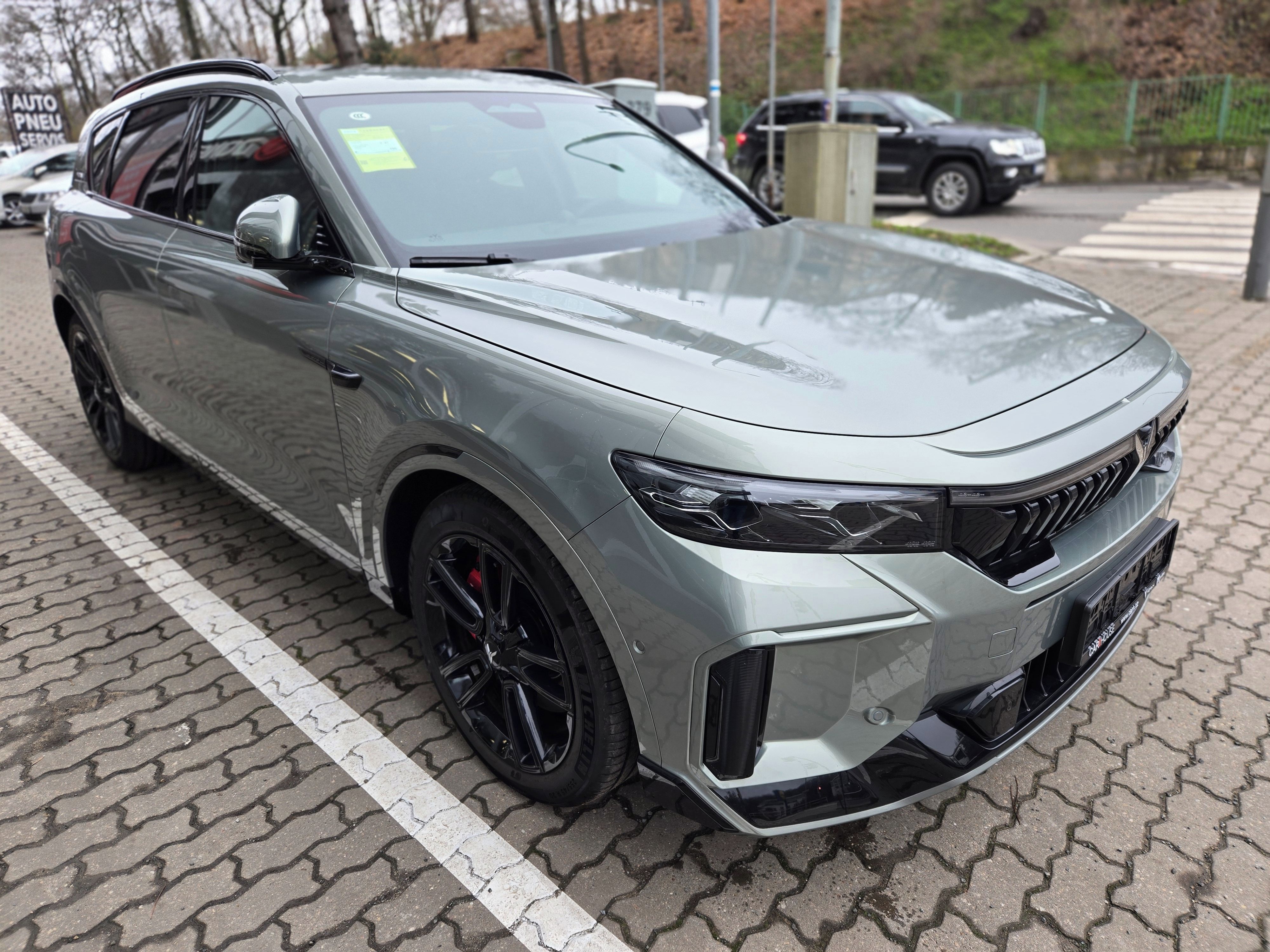 Voyah, FREE REV318 AWD HYBRID - fotka 5