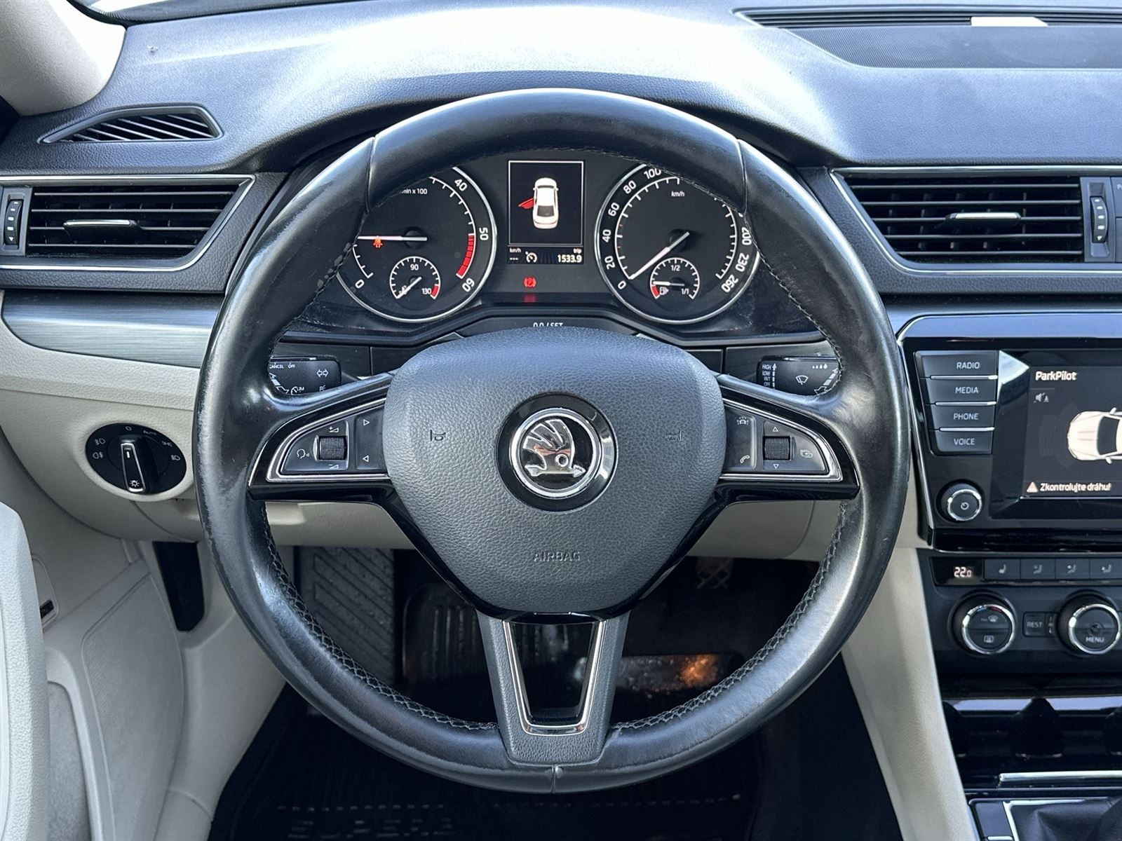 Škoda Superb, 2.0 TDI 140kW Style - fotka 6