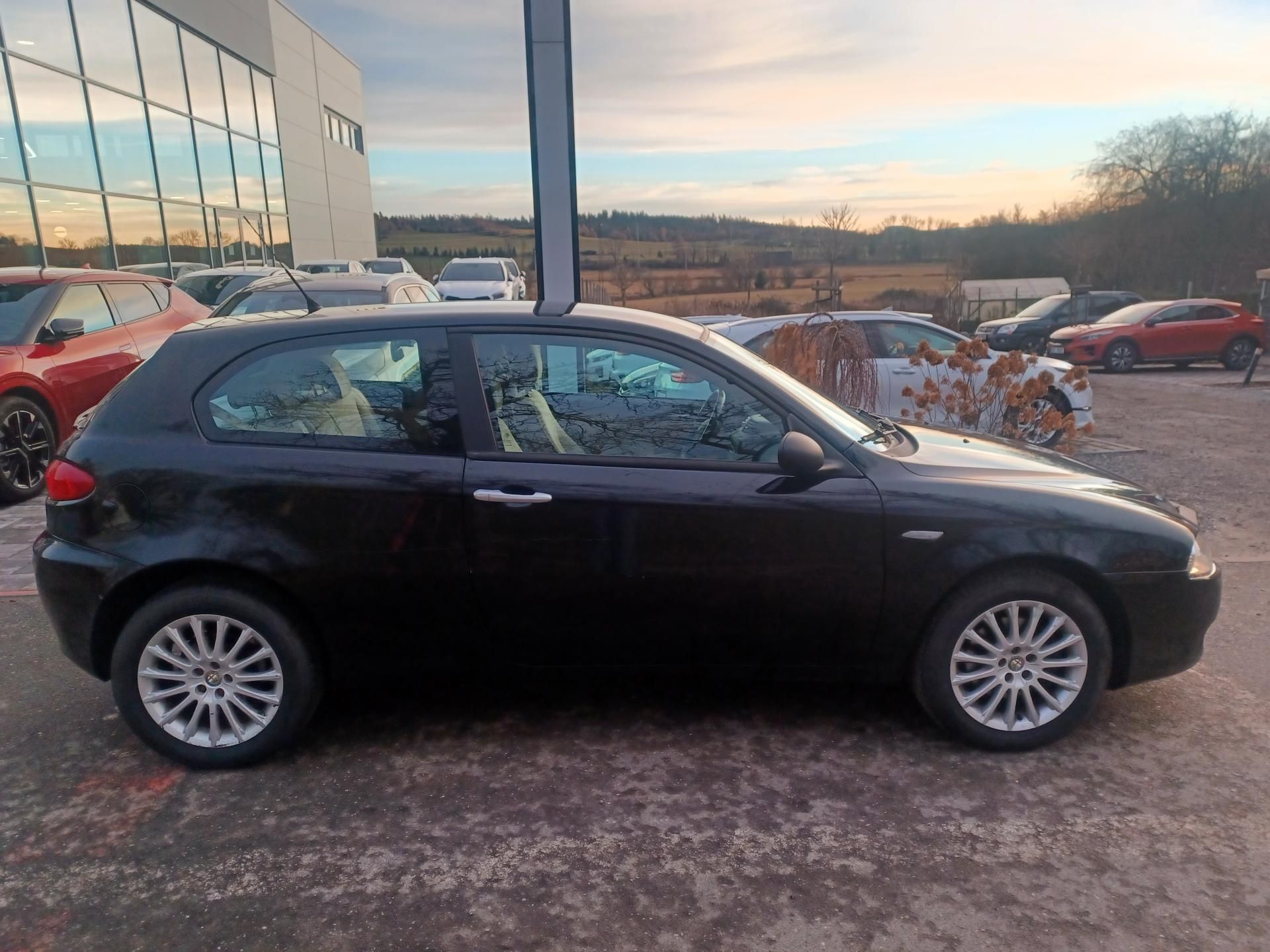 Alfa Romeo 147, 1.6i 77kW - fotka 4