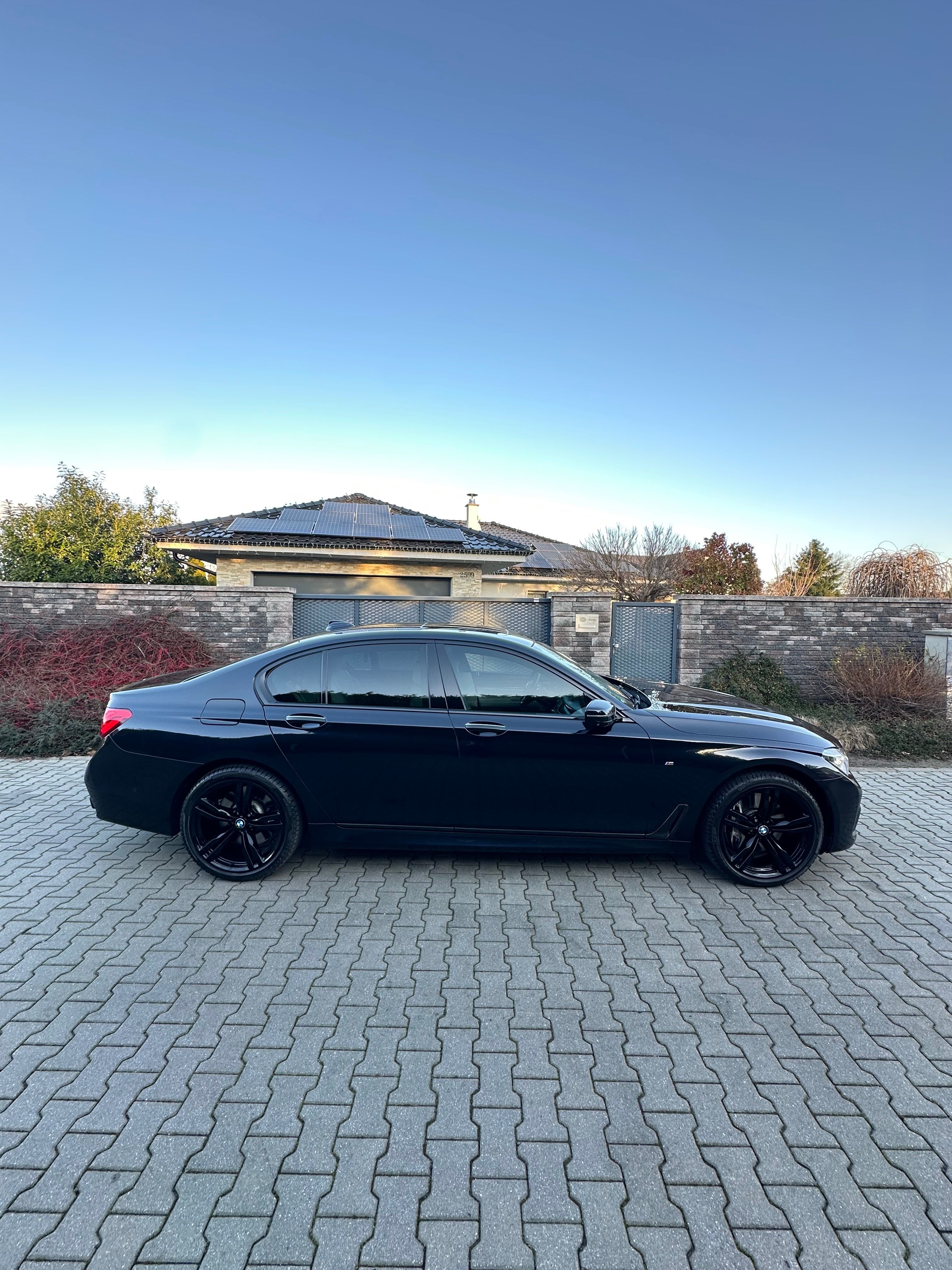BMW Řada 7, BMW 750i xDrive/B&W/LASER/M - fotka 3