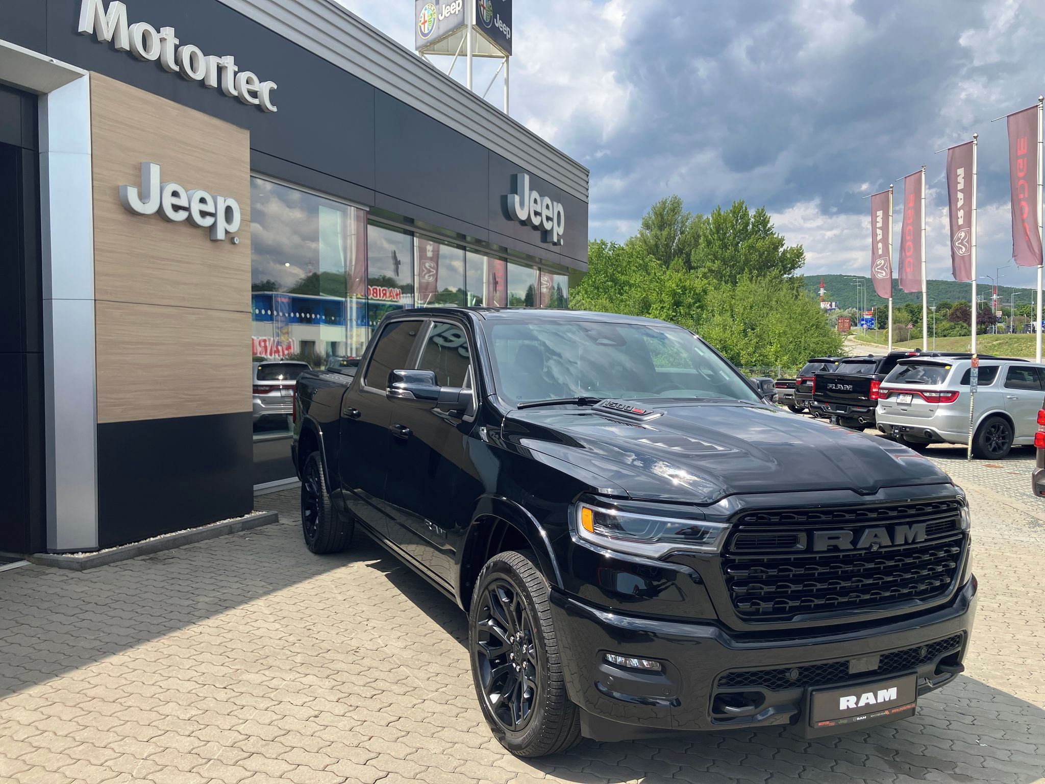 RAM 1500, 3.0 I6 548k LIMITED NIGHT-RED - fotka 2
