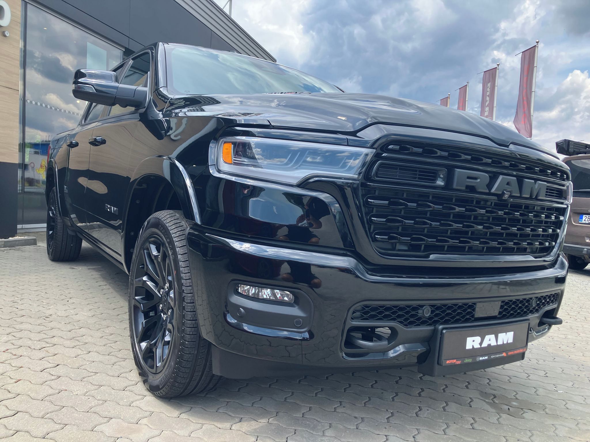 RAM 1500, 3.0 I6 548k LIMITED NIGHT-RED - fotka 5