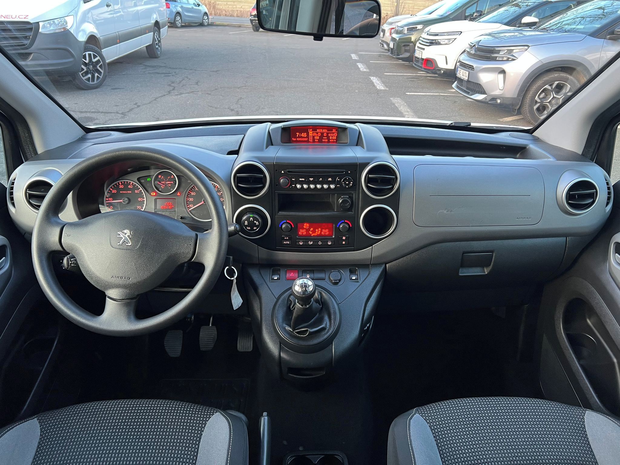 Peugeot Partner, 1.2 110k SERVIS ZÁRUKA TAŽNÉ - fotka 3