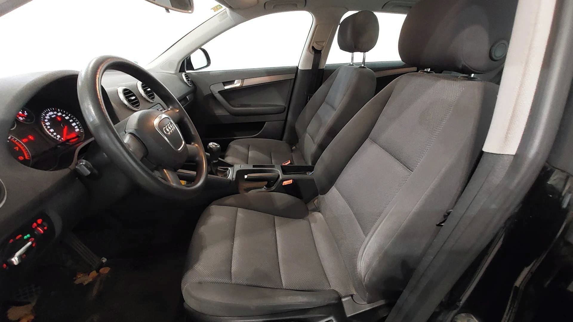Audi A3, 1.6 Mpi 75 KW 5dv. FACELIFT - fotka 6