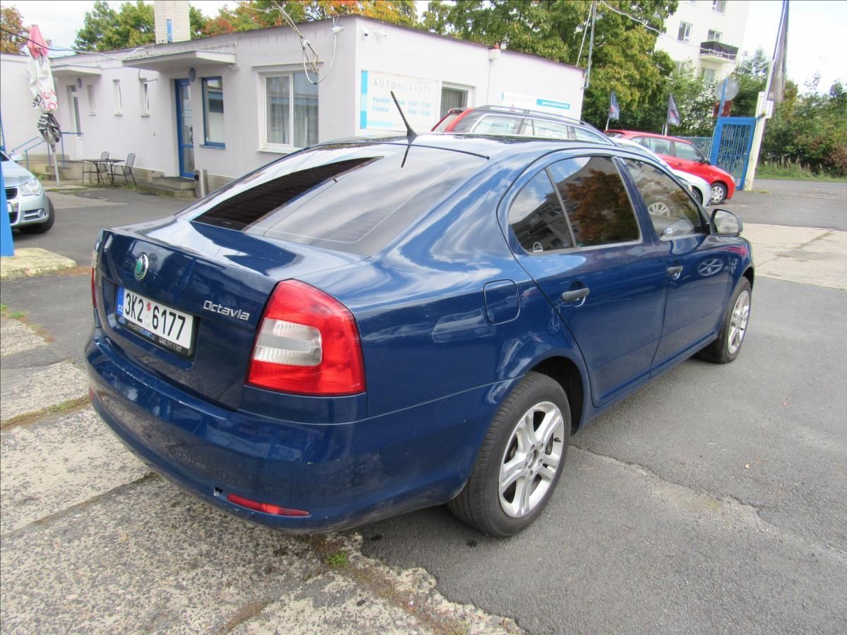 Škoda Octavia, 1,6 TDi 77kW Sedan - fotka 5