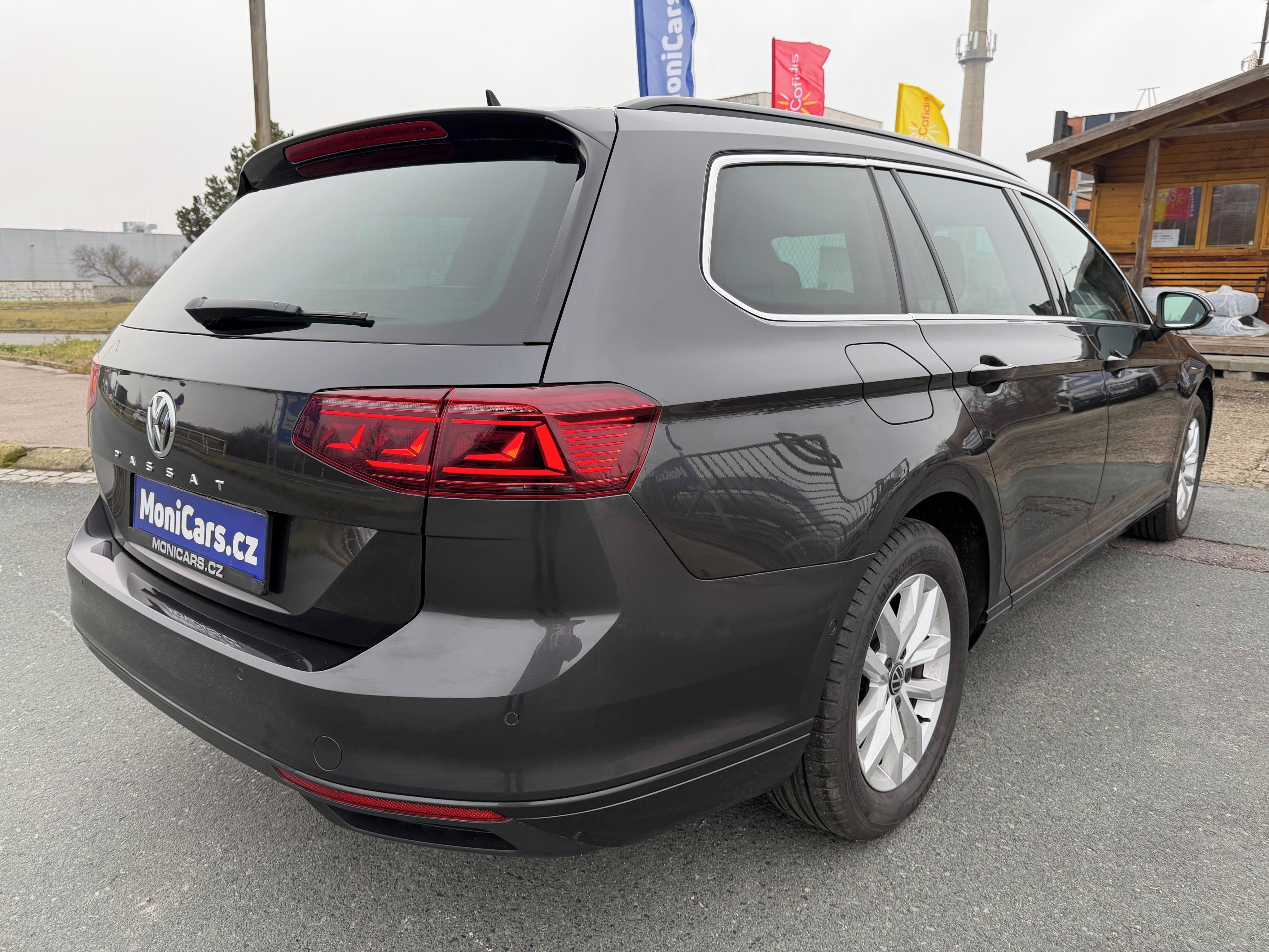 Volkswagen Passat, 2.0 TDi 140kW DSG, VÝBAVA - fotka 5