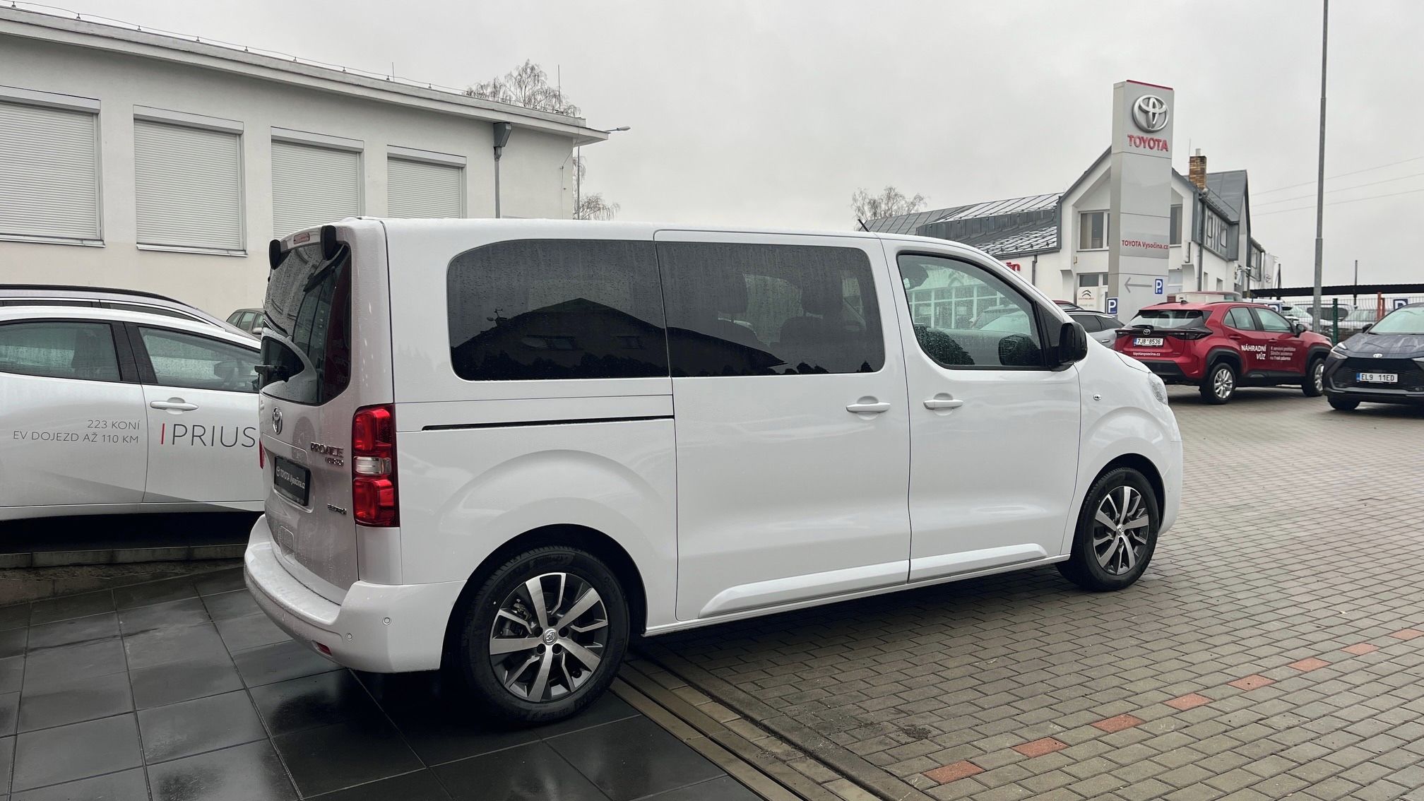 Toyota Proace Verso, EV 75kWh L1 Family 8 míst 136k - fotka 3