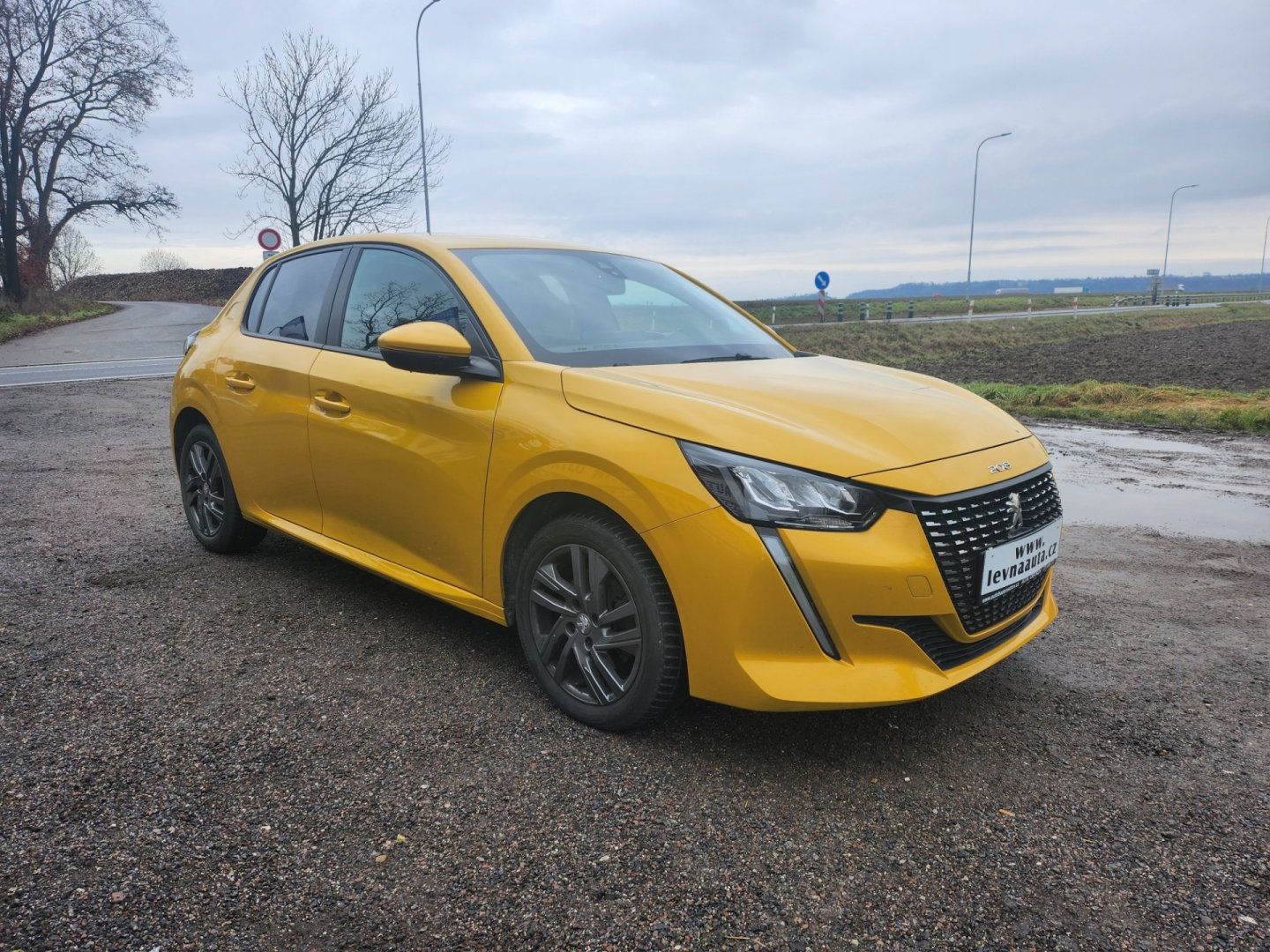 Peugeot 208, 1.2  74 kw - fotka 3
