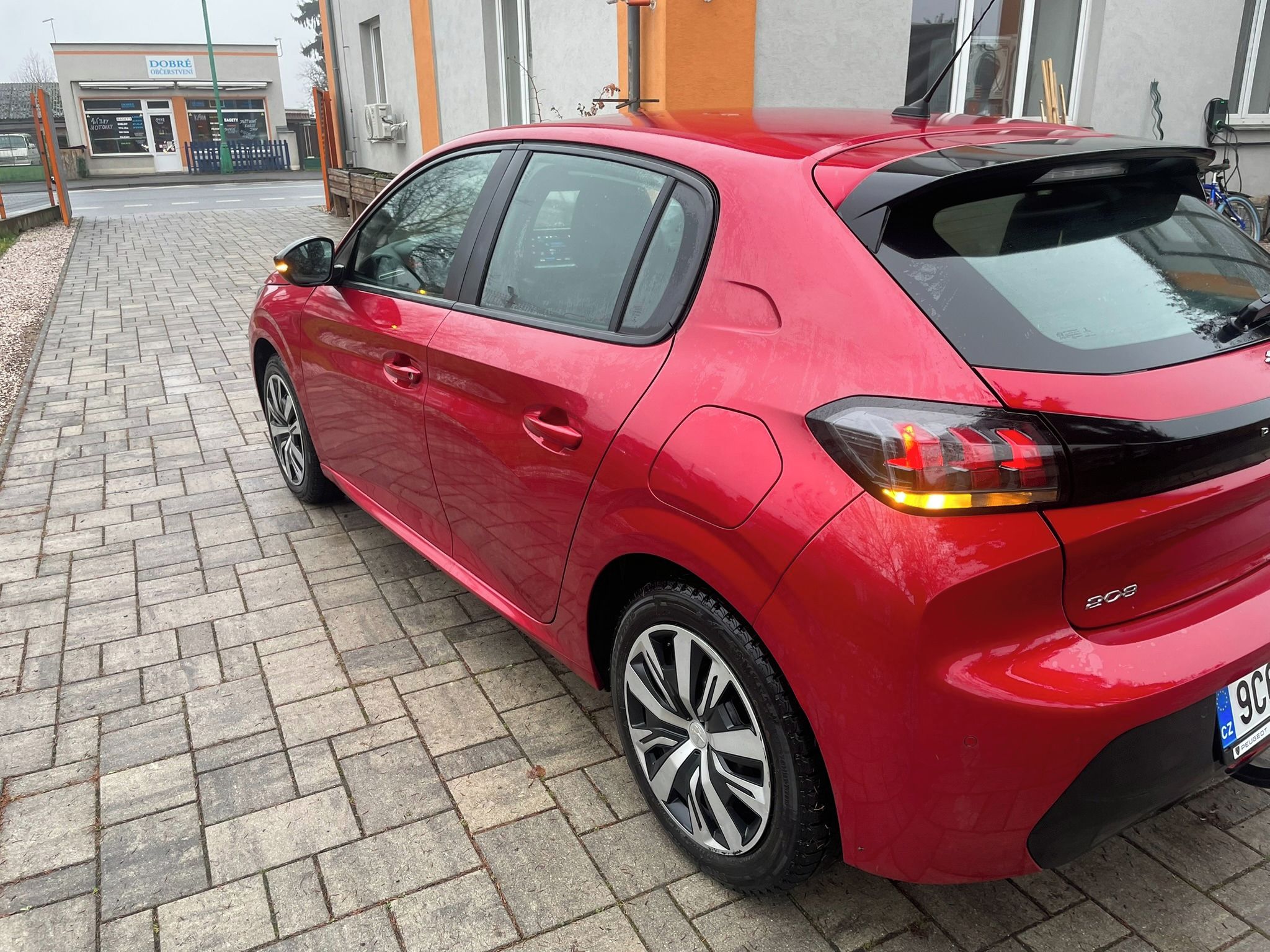 Peugeot 208, Peugeot 208 Benzín 74 kw turbo - fotka 5