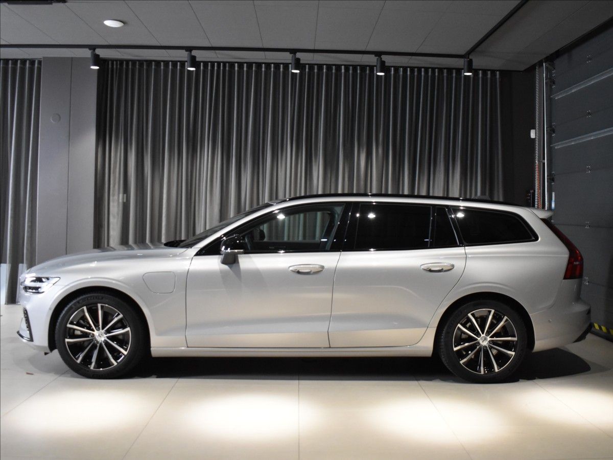 Volvo V60, 2,0 T6 AWD PLUS Bezklíč,BLIS - fotka 2