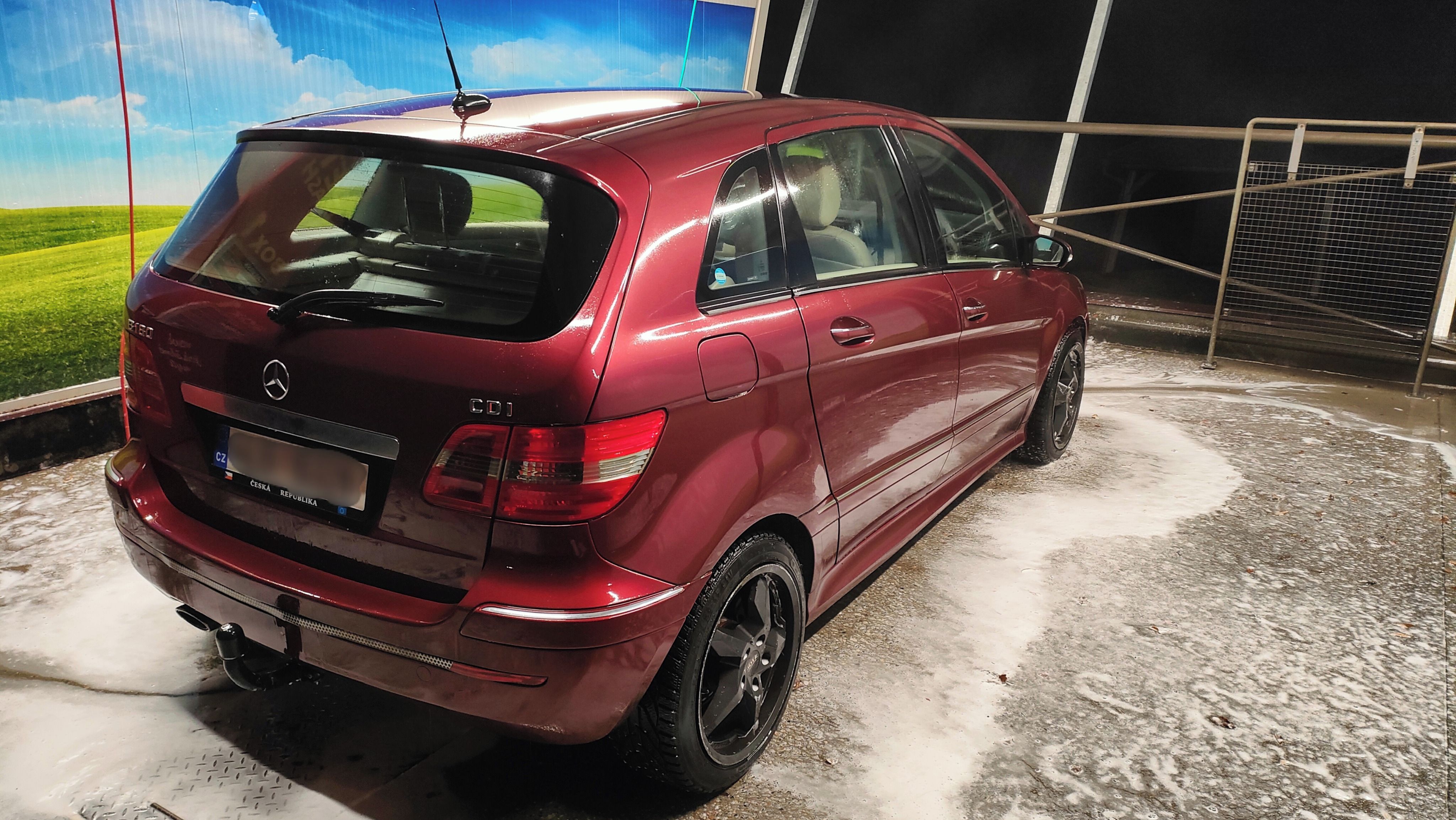 Mercedes-Benz Třídy B, Světlý interiér, litá 17" kola - fotka 5