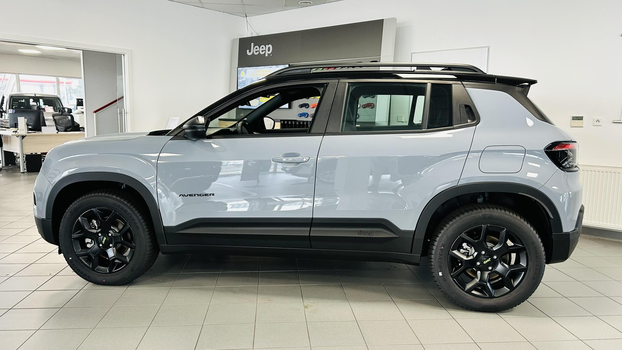 Jeep Avenger, 1.2i 145k 4xe Upland - fotka 4