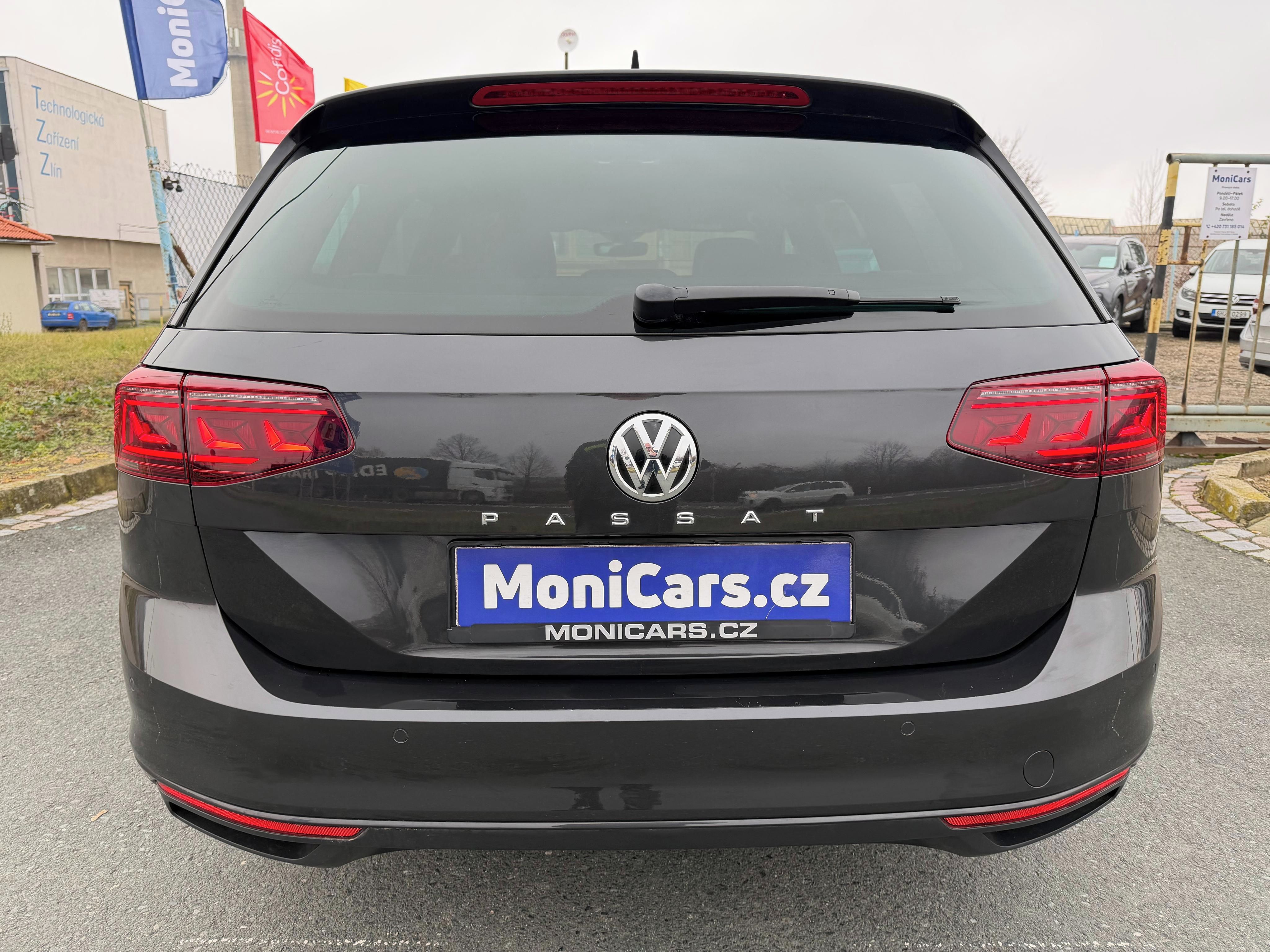 Volkswagen Passat, 2.0 TDi 140kW DSG, VÝBAVA - fotka 6