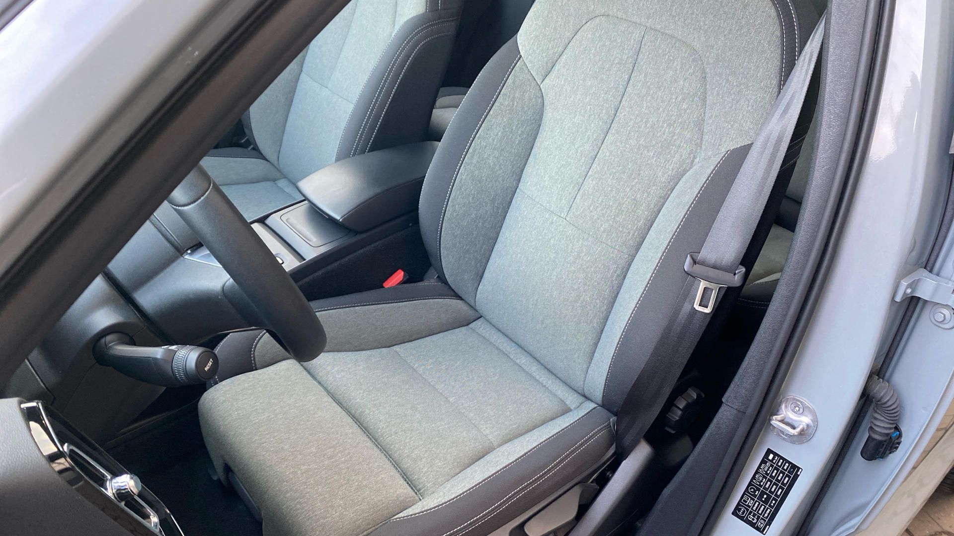 Volvo XC40, CORE, B3 FWD, 120+10 kW / 163+ - fotka 5