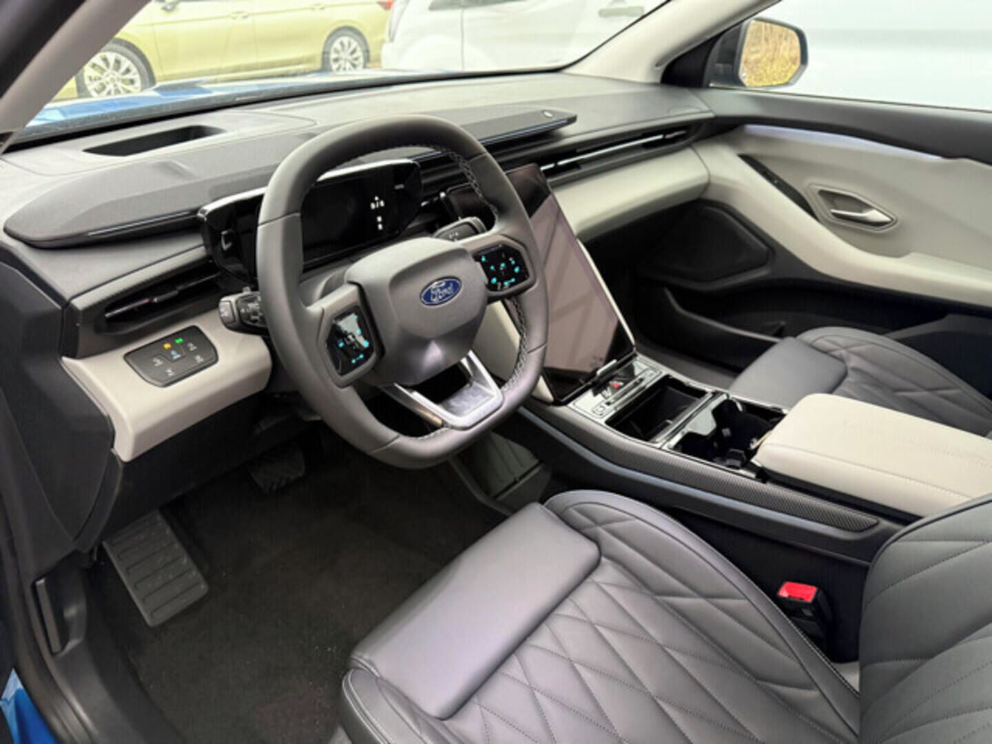 Ford Explorer, Elektrický  AWD Premium 79 kWh - fotka 4