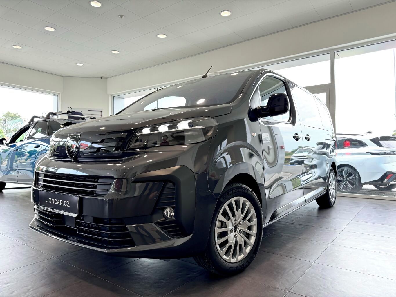 Peugeot Traveller, ACTIVE 8 míst, 2.0, 180k, Auto - fotka 3