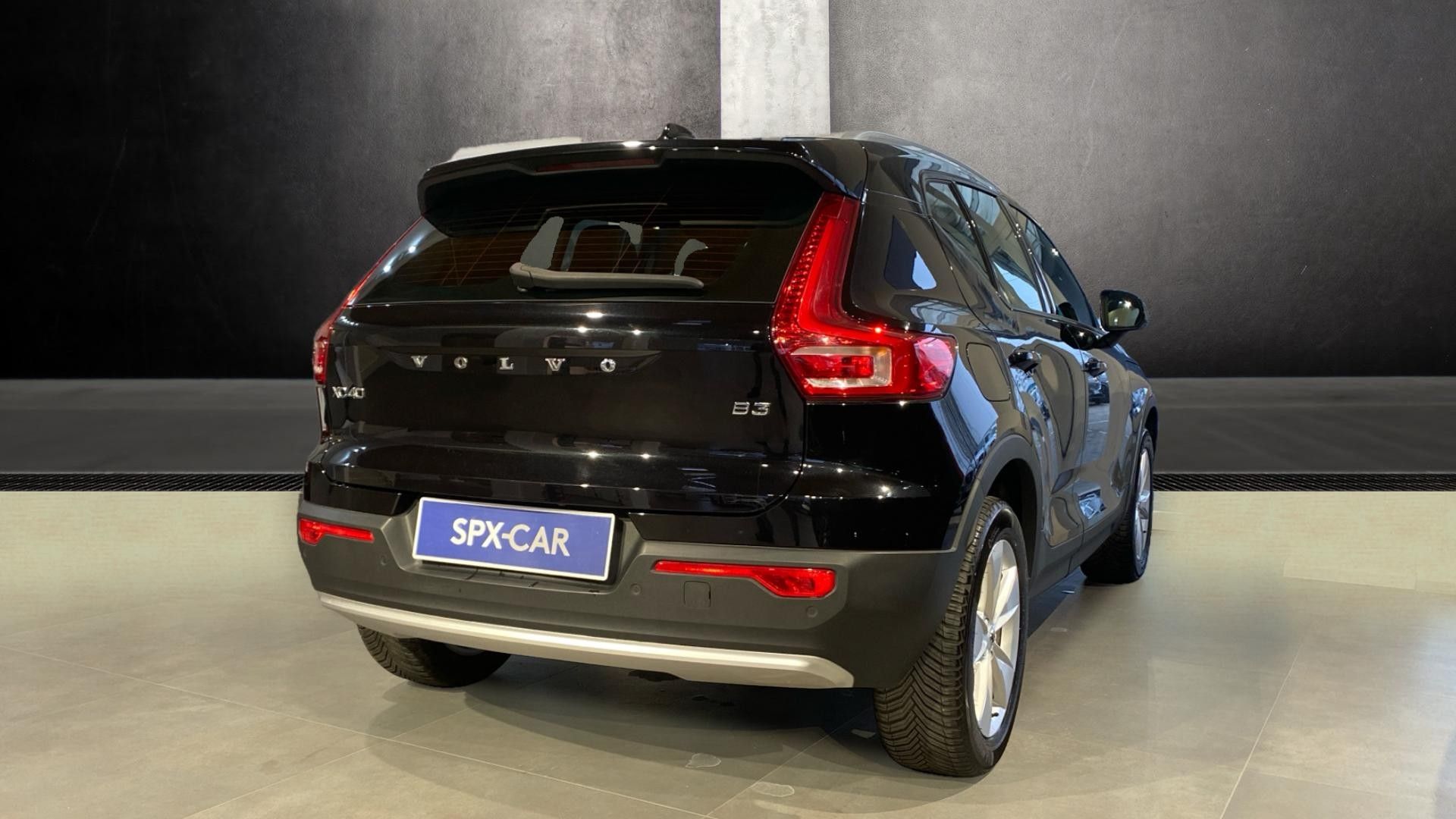 Volvo XC40, CORE, B3 FWD, 120+10 kW / 163+ - fotka 2