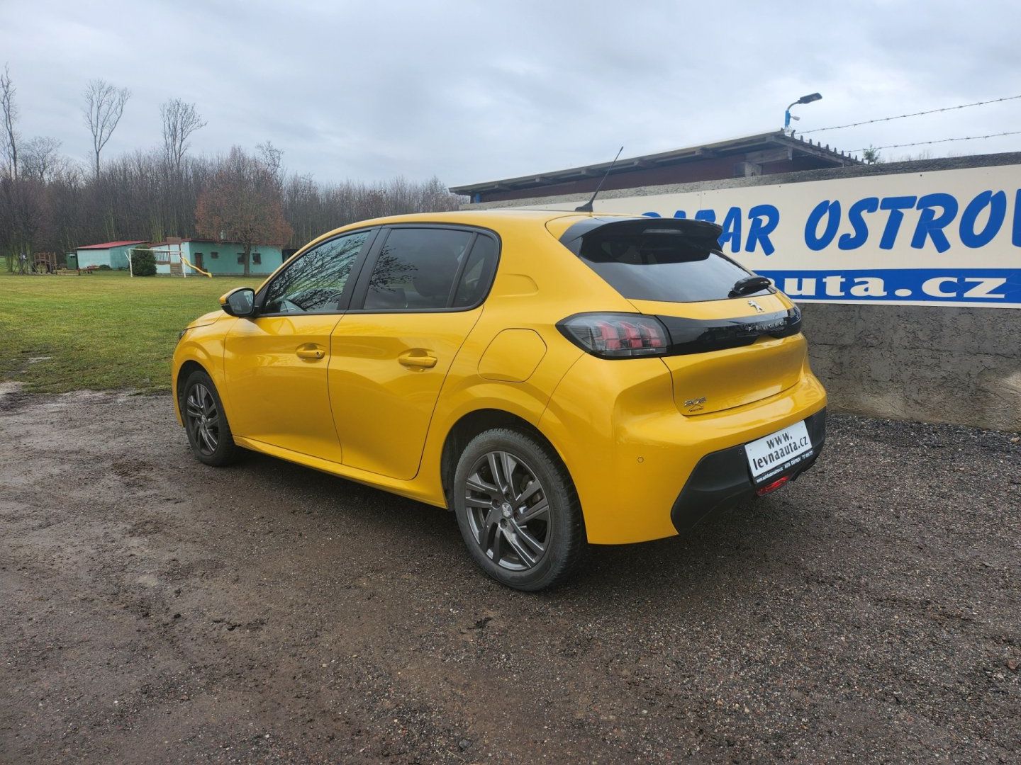 Peugeot 208, 1.2  74 kw - fotka 5