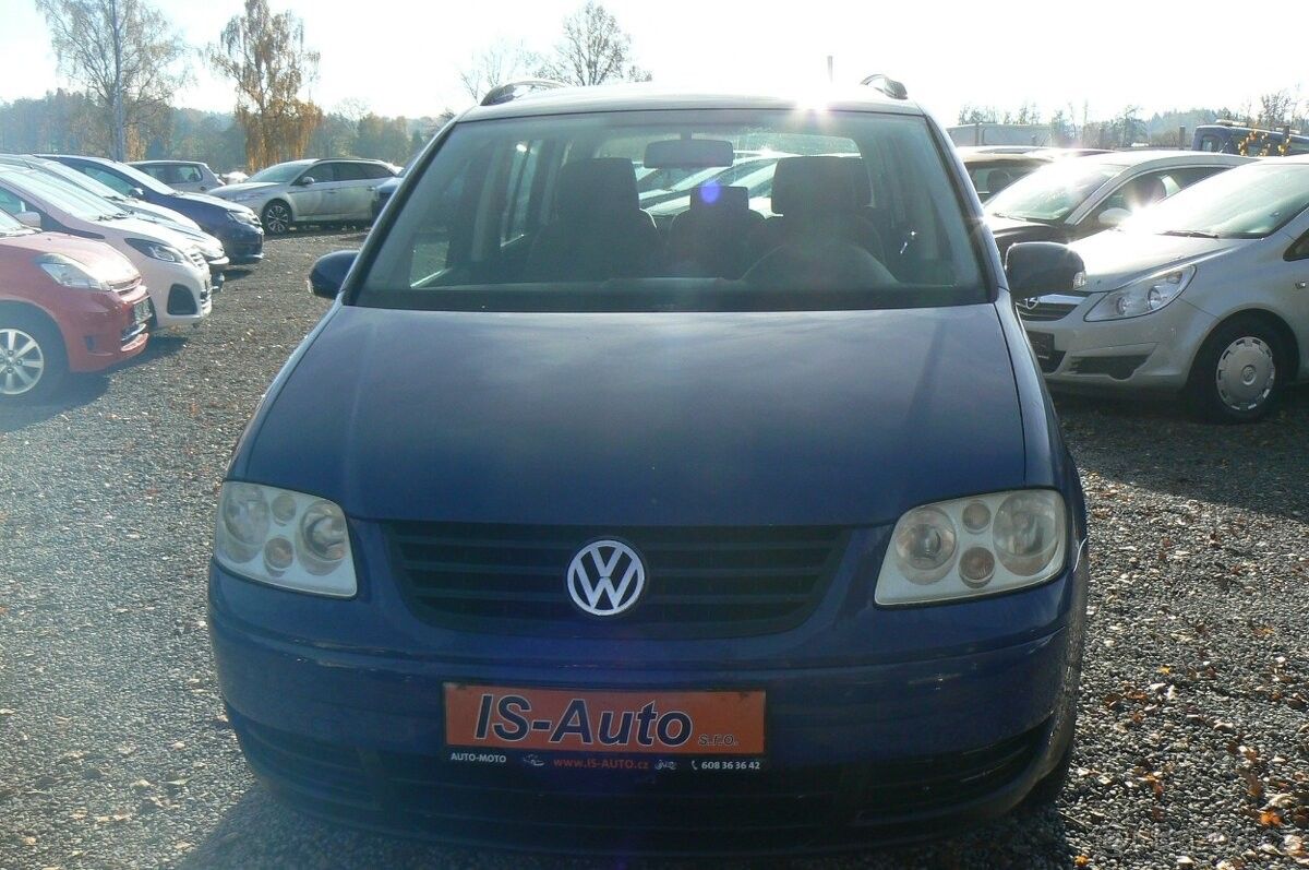 Volkswagen Touran, 1,6 FSI - fotka 3