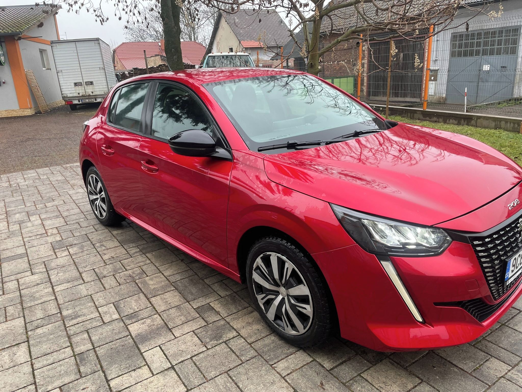 Peugeot 208, Peugeot 208 Benzín 74 kw turbo - fotka 3