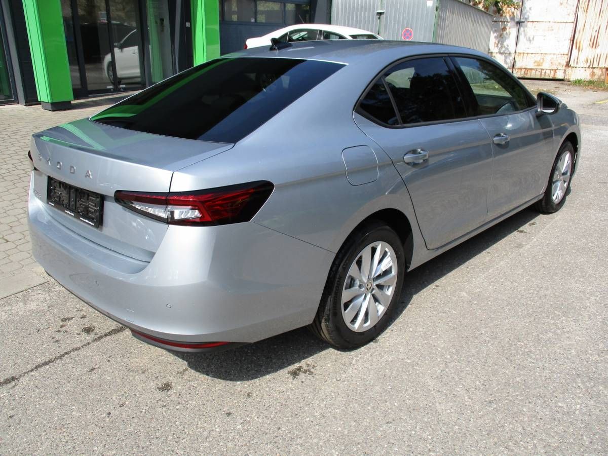 Škoda Superb, Selection Liftback 2,0TDI 110k - fotka 5